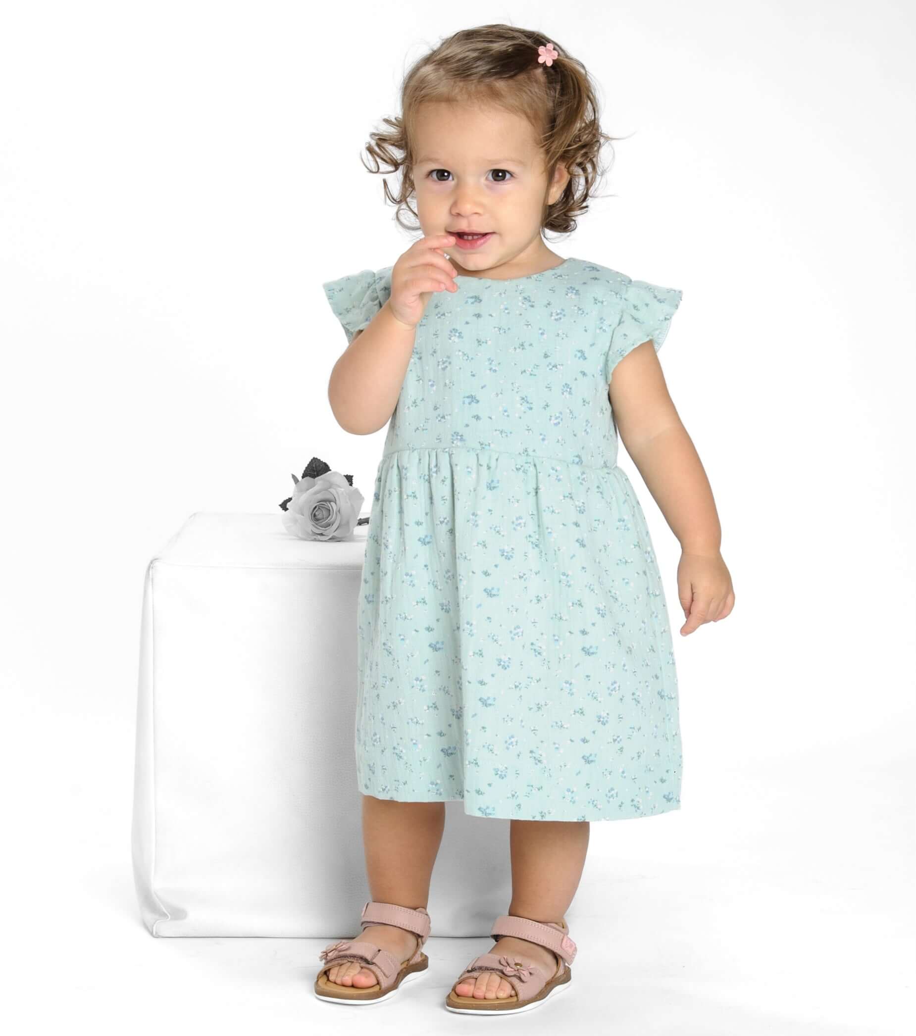 Schnittmuster Mädchenkleid ELLA in mintgrün mit Volants, ideal für kleine Mädchen, charmantes Retro-Kleid.