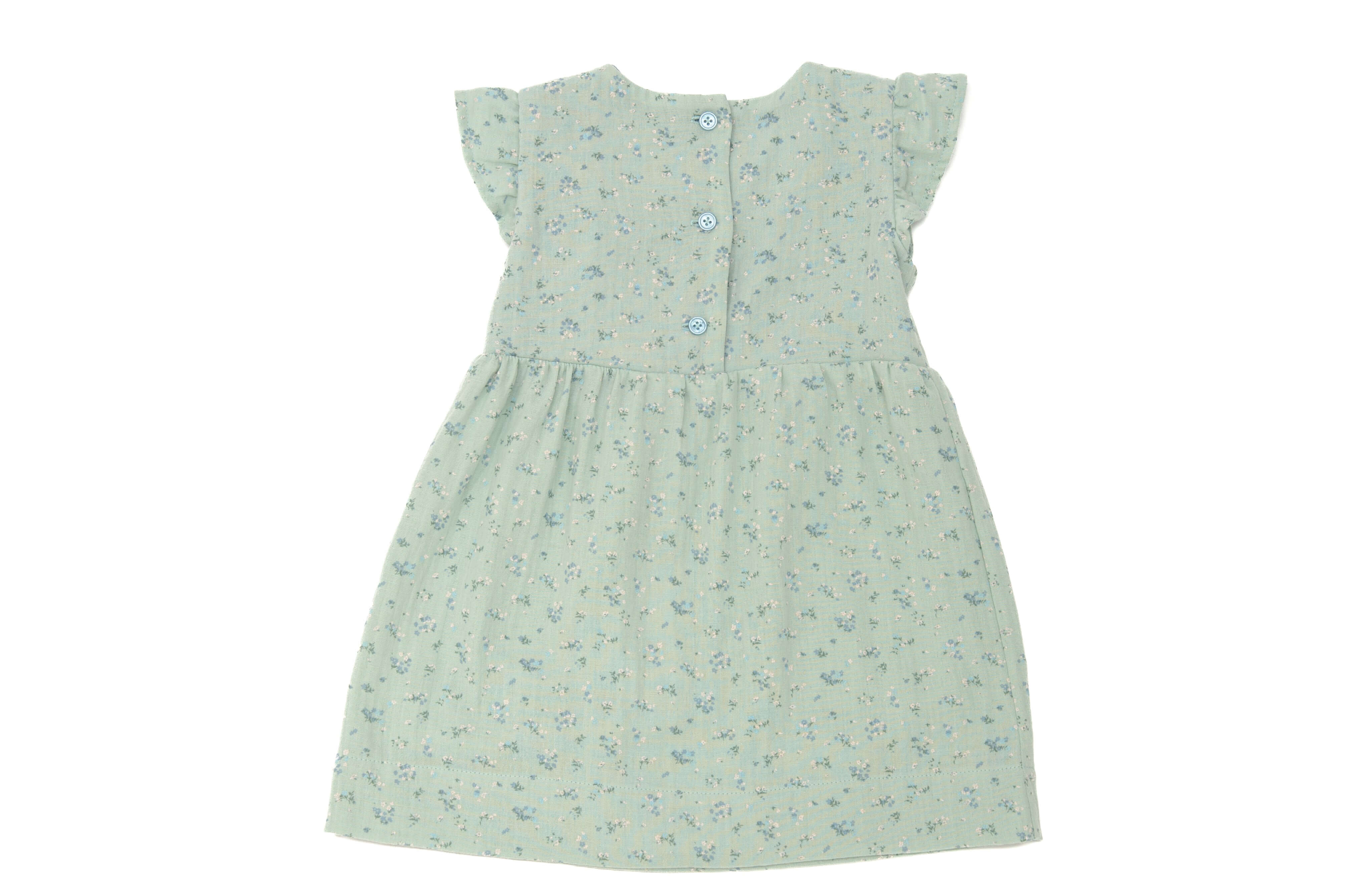 Schnittmuster Mädchenkleid ELLA – Retro Kleid mit Volants in sanftem Grün mit floralen Mustern und Knopfleiste.