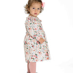 Schnittmuster Mädchenkleid ELLA – kleines Mädchen in Retro Kleid mit Volants, fröhliches Blumenmuster.