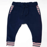 Schnittmuster Haremshose - bequeme Kinderhosen in navy mit gestreiften Details und elastischem Bund