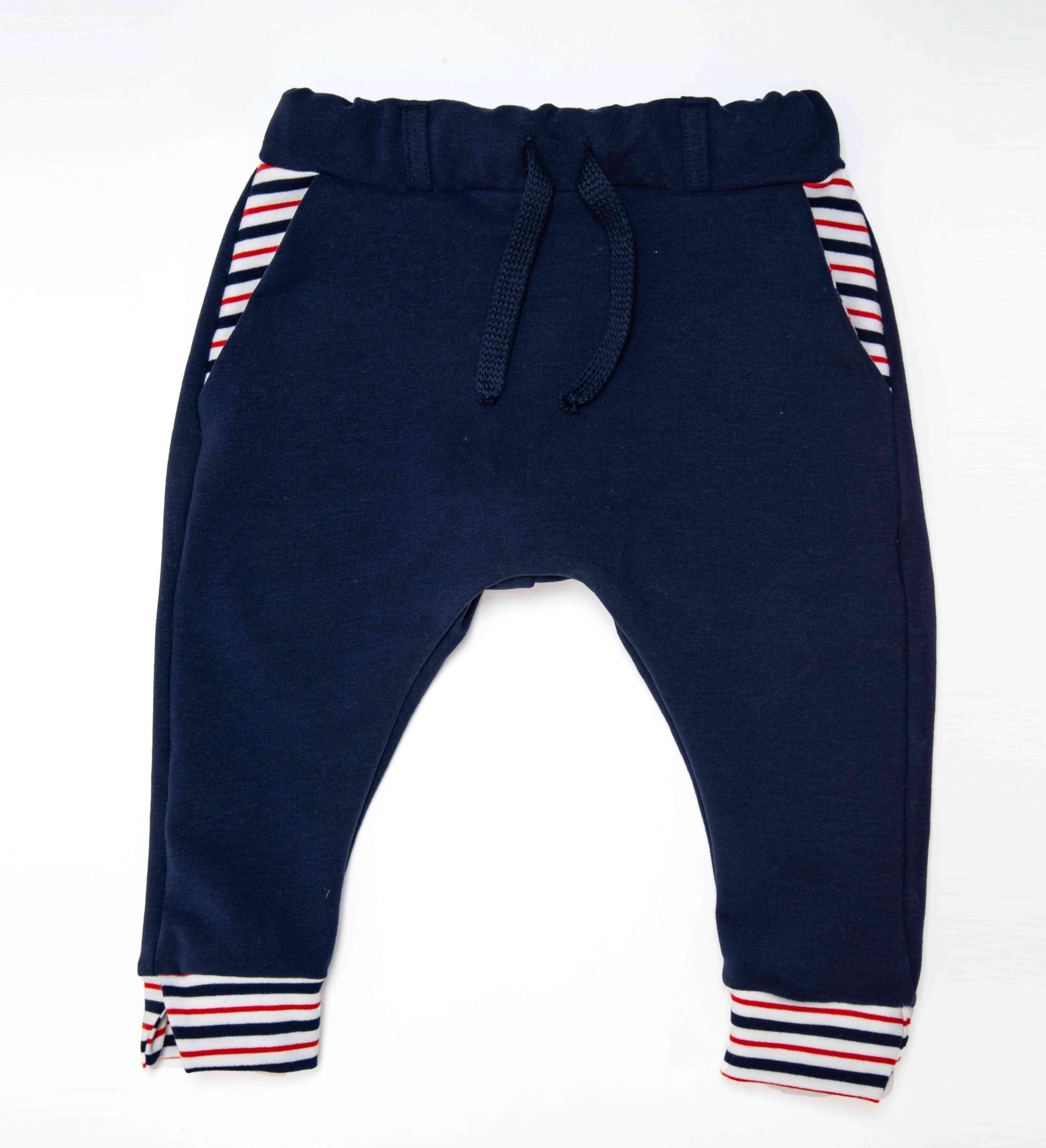 Schnittmuster Haremshose - bequeme Kinderhosen in navy mit gestreiften Details und elastischem Bund