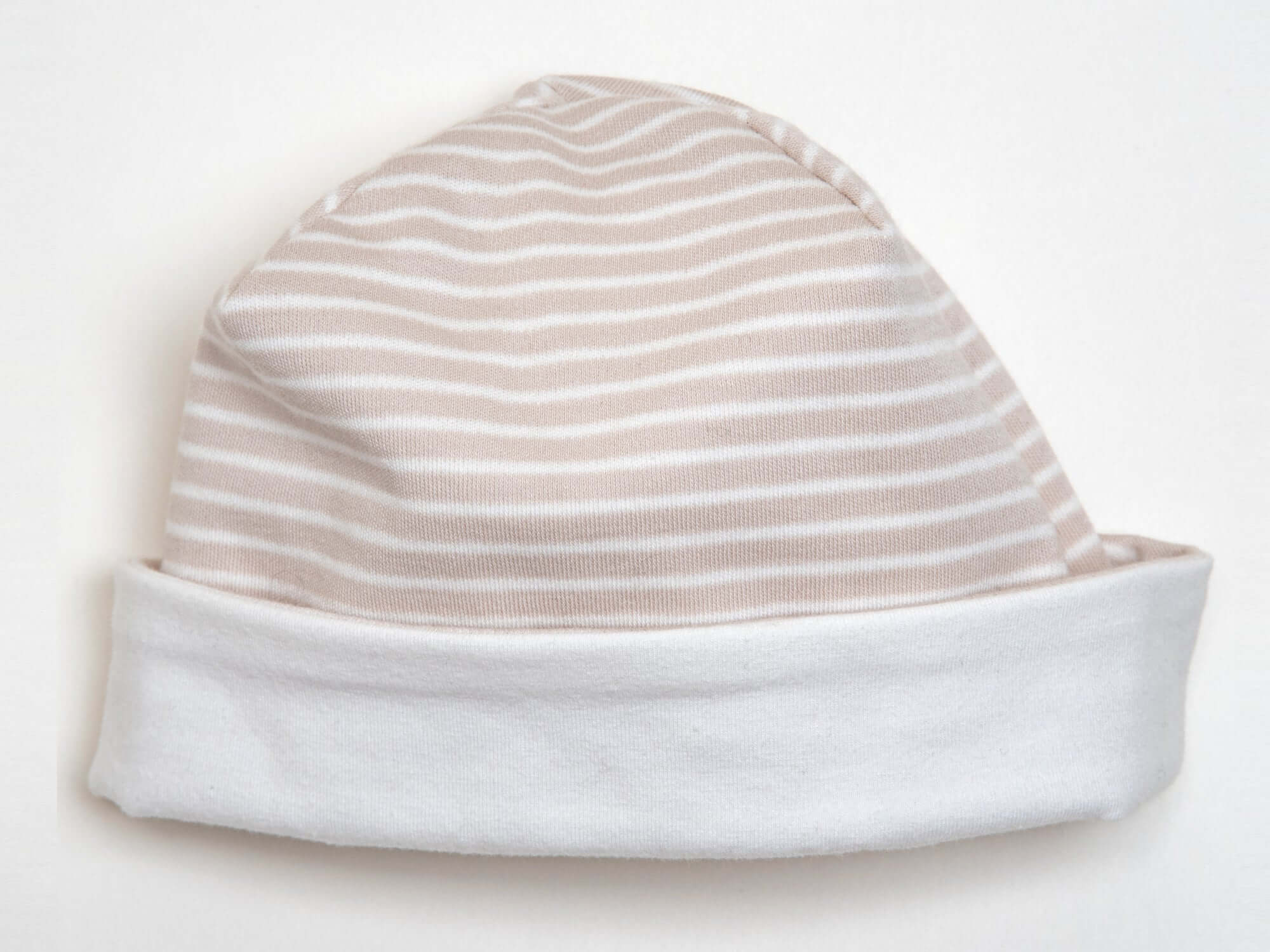 Schnittmuster Set Baby Strampler und Mütze, gestreifte Baby-Mütze in Beige und Weiß