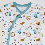 Schnittmuster Strampler LEON mit bunten Tiermotiven und Regenbogen, für Babys in Größen 50/56-98/104.