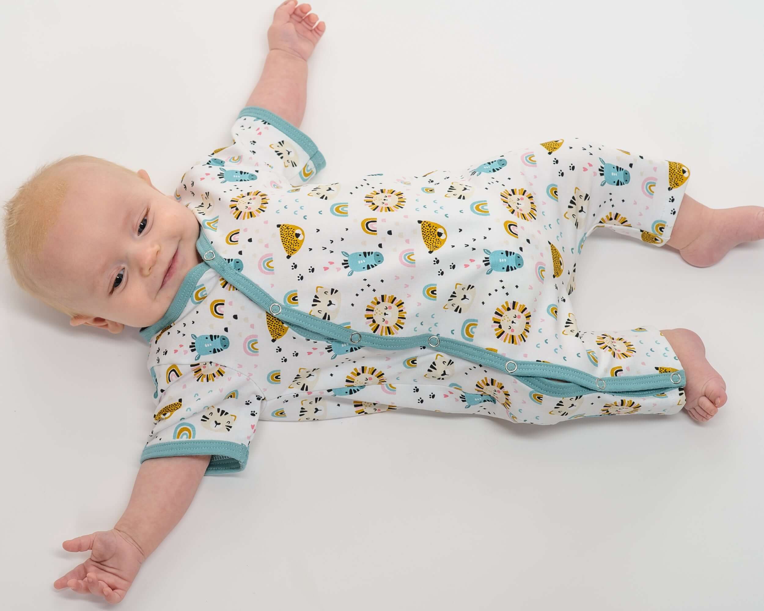 Schnittmuster Strampler LEON für Babys, 2-in-1 mit buntem Design und Druckknöpfen, Größen 50/56-98/104.