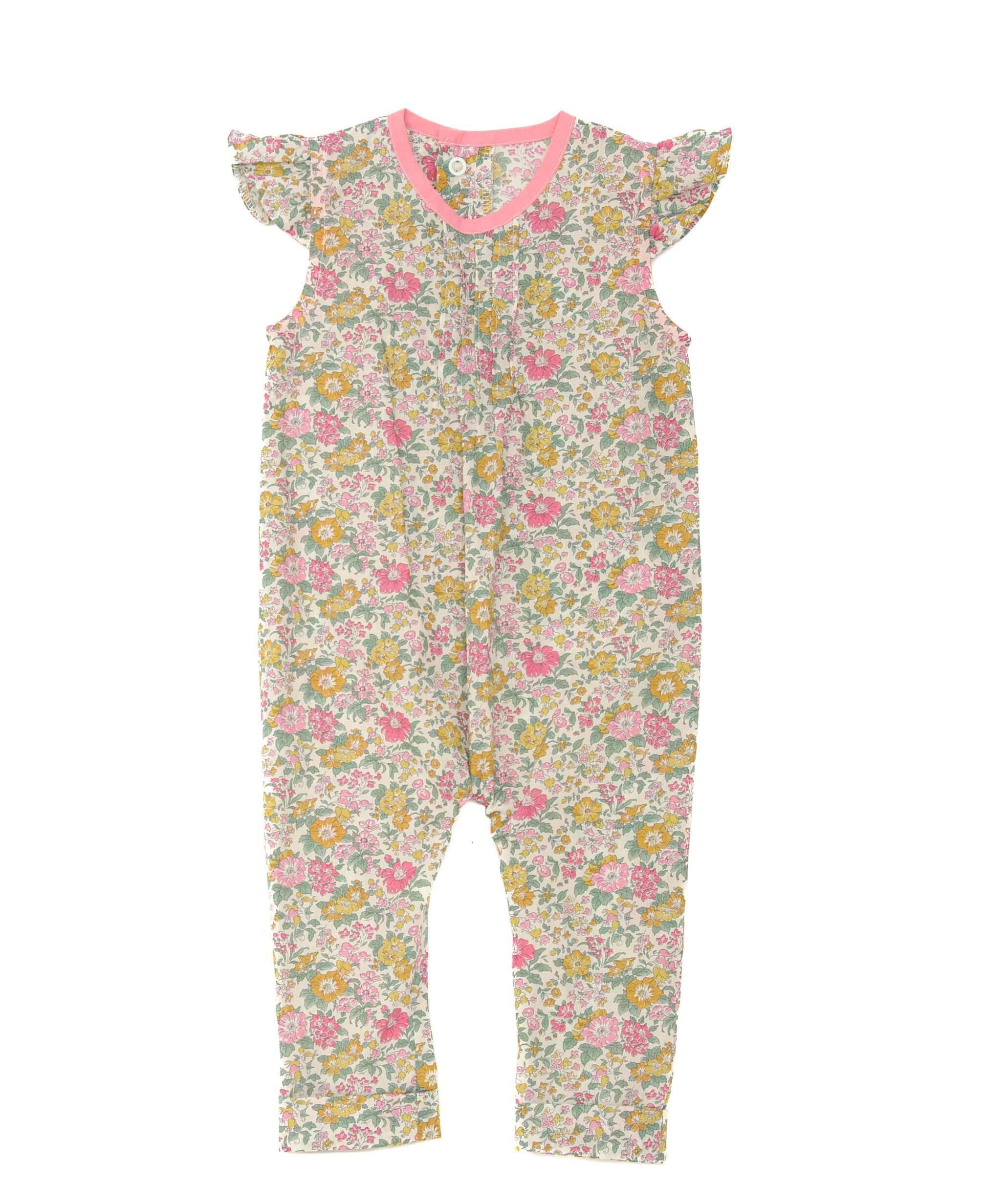Schnittmuster Baby Overall MIA – Sommer-Jumpsuit für kleine Mädchen mit buntem Blumenmuster und Volant-Ärmeln.