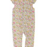 Schnittmuster Baby Overall MIA – Rückansicht des Baby-Jumpsuits mit floralem Muster und Volant-Ärmeln.