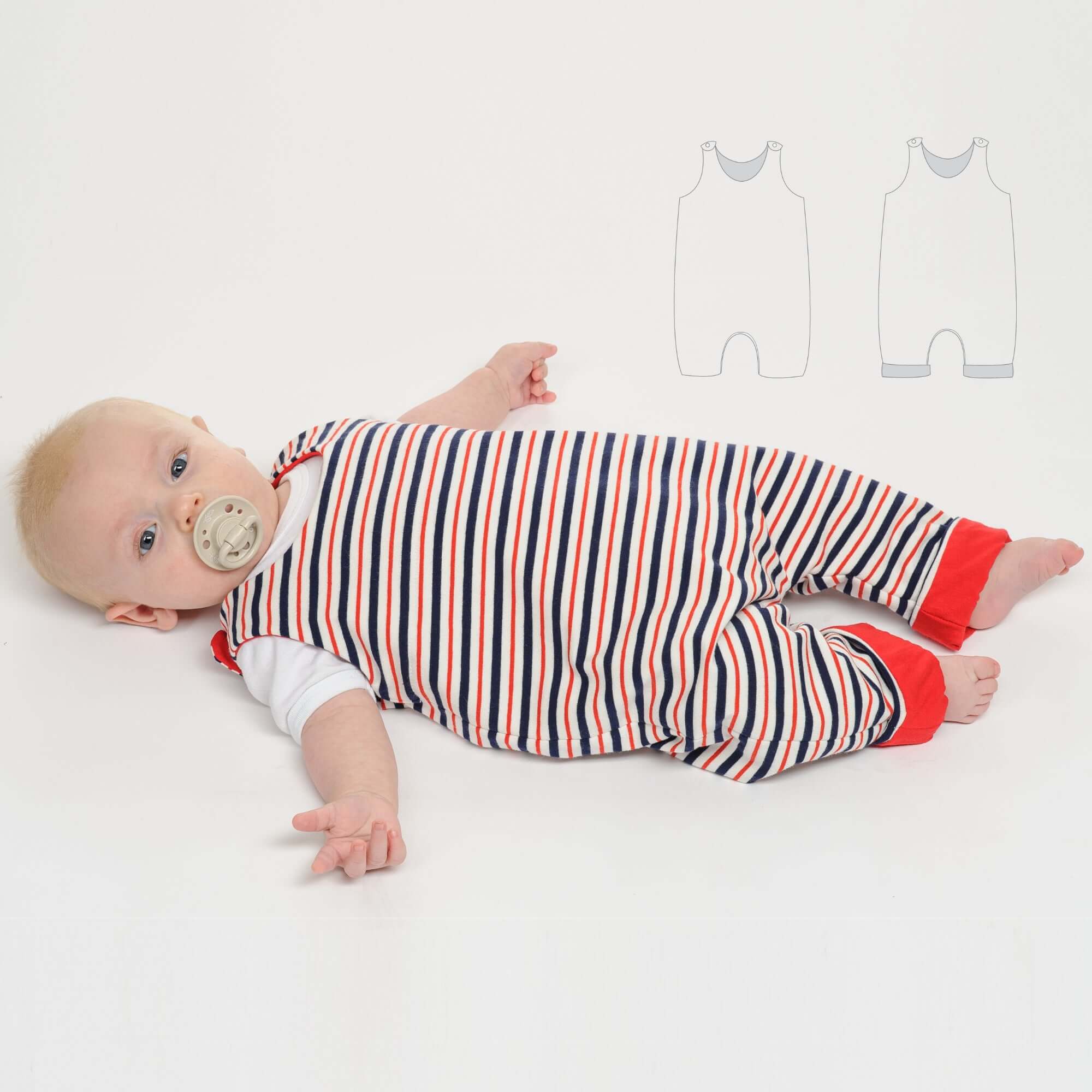 Schnittmuster Strampler LEO im Einsatz, Baby in gestreiftem Strampler mit Schnuller, bequem und nachhaltig.