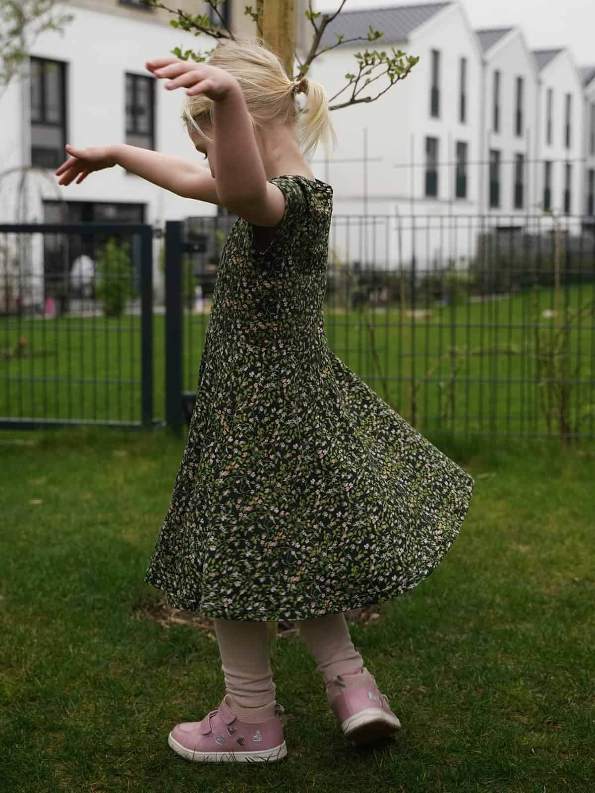 Schnittmuster Twirly Dress 62-146 [Digital] - Sewando