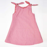 Schnittmuster Mädchenkleid STEFFI in rot kariert mit Schleifenknöpfen für Mädchen von Gr. 74 bis 152.