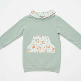 Schnittmuster Mädchen Tunika Hoodie ARWEN in sanftem Grün mit Blumenmuster und bequemer Passform.