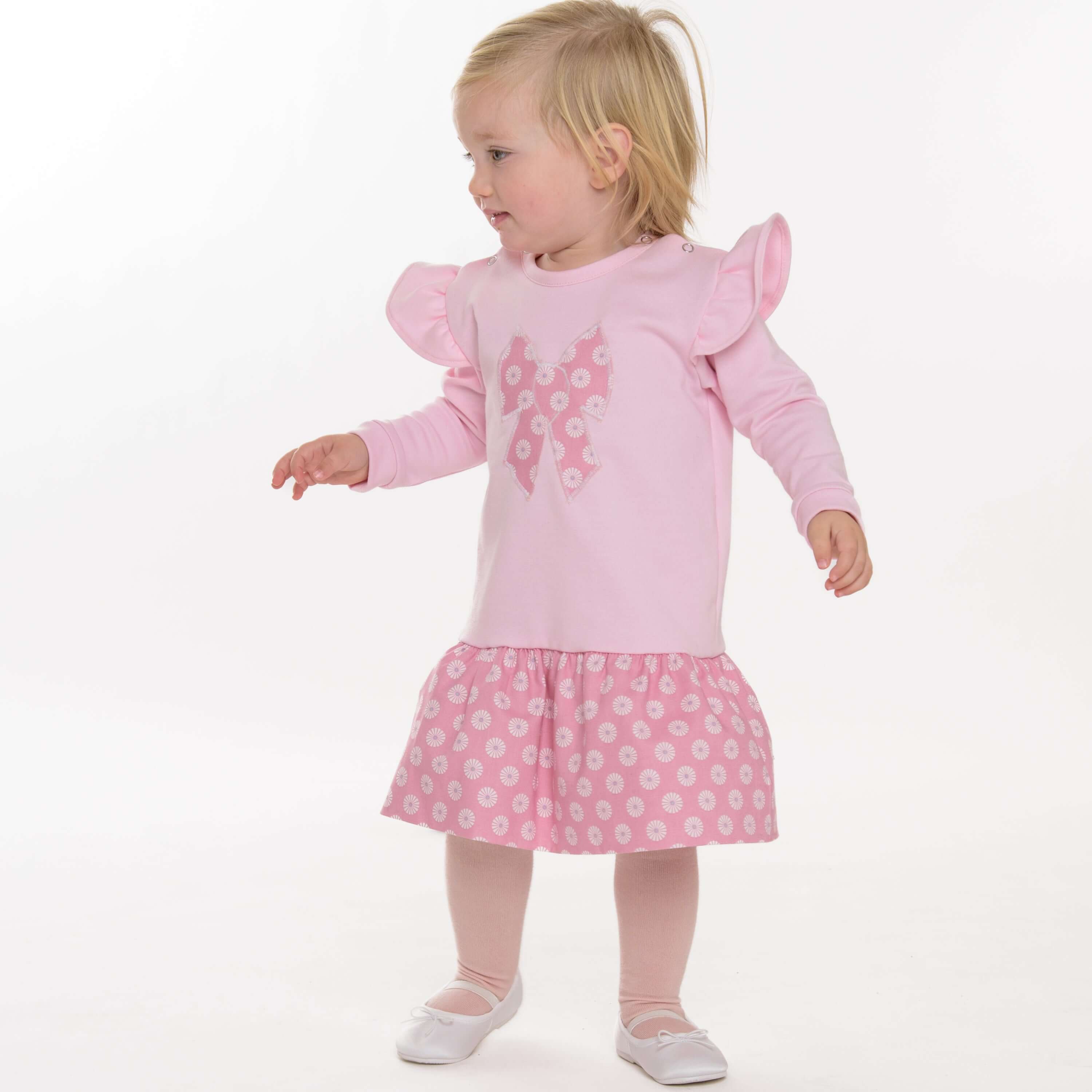 Schnittmuster Baby Sweatshirt und Kleid SOPHIE in Rosa mit gepufften Ärmeln und gepunktetem Rock