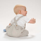 Schnittmuster Latzhose für Babys, MAX, bequem und praktisch für aktives Spielen und Wachsen.