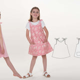 Schnittmuster Schürzenkleid JULE PDF 3-in-1, Mädchen im rosa Schürzenkleid mit Taschen, digitale Nähanleitung.