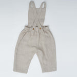 Schnittmuster Latzhose in hellem Leinen für Babys und Kinder, ideal für Sommer und Winter, vielseitig und komfortabel.