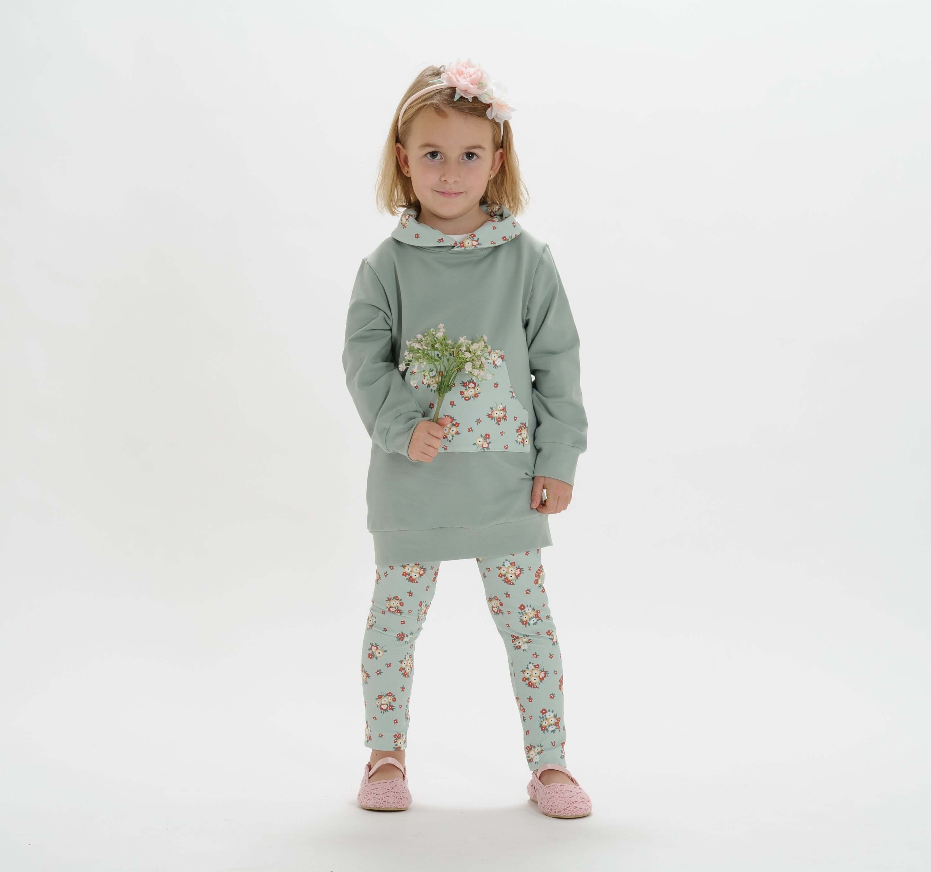 Schnittmuster Mädchen Tunika Hoodie ARWEN, lässige Kapuze und bequeme Passform, ideal für Kinder.