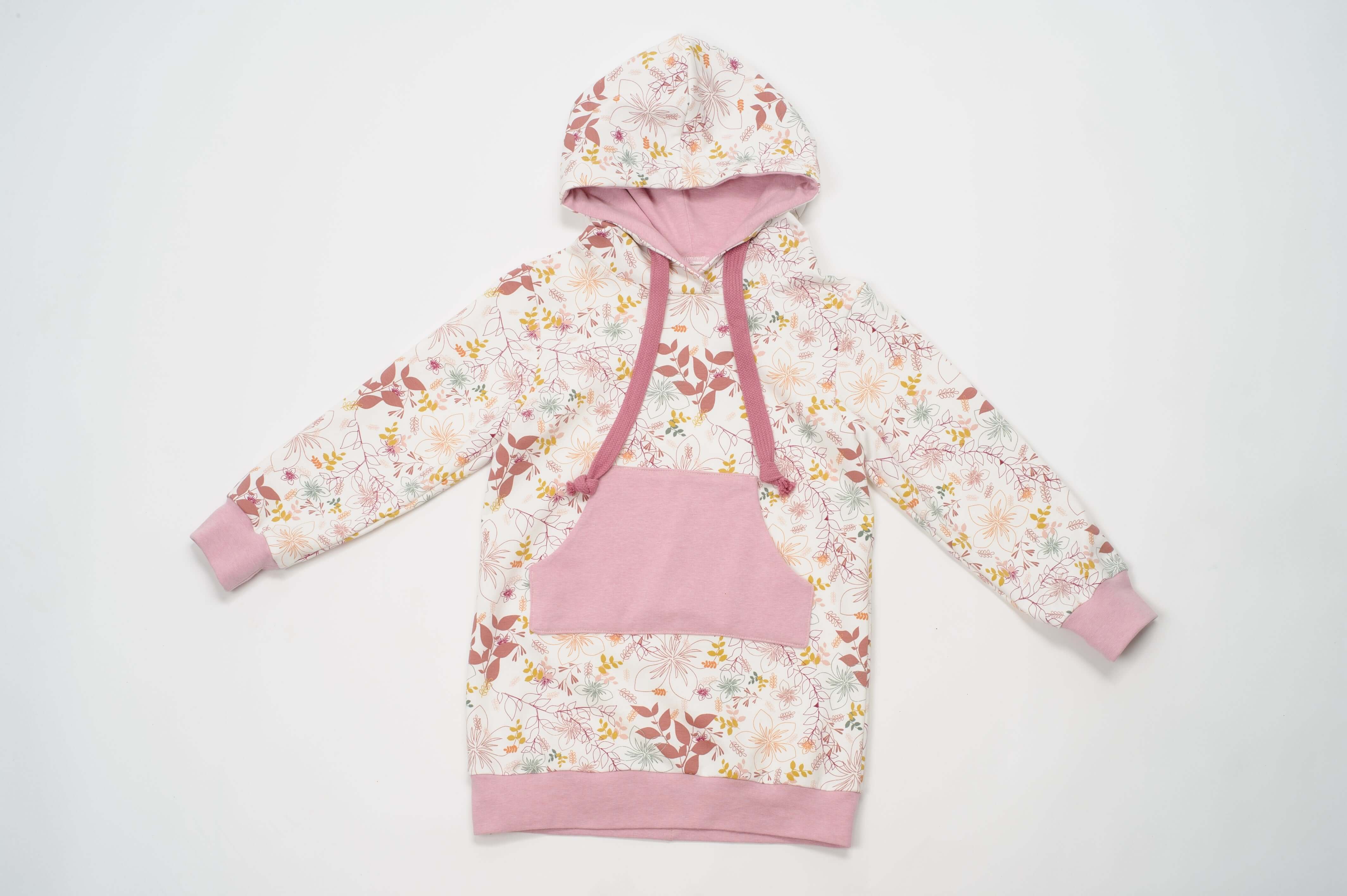 Schnittmuster Hoodie und Leggings ARWEN in floralem Design mit Kapuze für Mädchen.