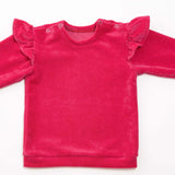 Schnittmuster Baby Sweatshirt in leuchtendem Pink mit Rüschendetail und Druckknöpfen.
