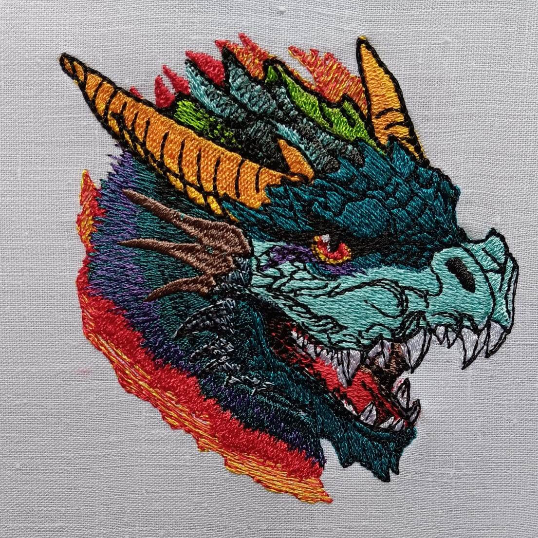 Drache Stickdatei – feuerspeiender Fantasy-König für deine Stickmaschine - Sewando