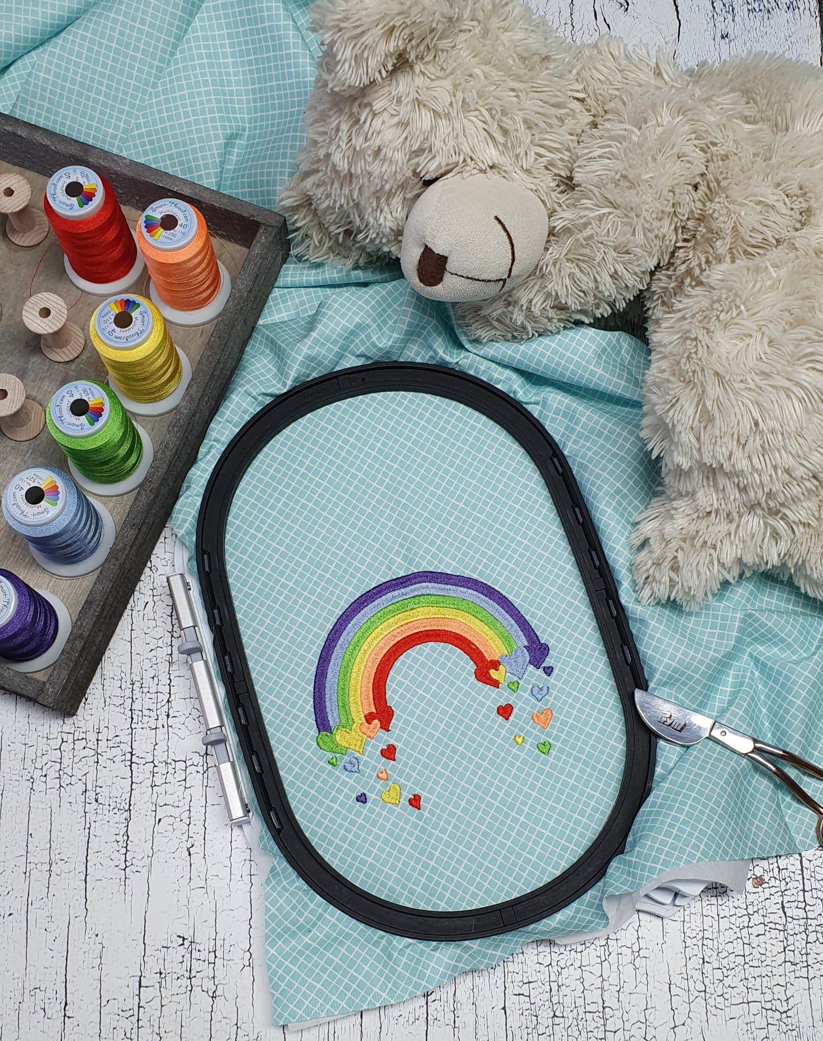 Stickdatei Regenbogen mit Herzen – farbenfrohes Symbol für Liebe & Vielfalt - Sewando