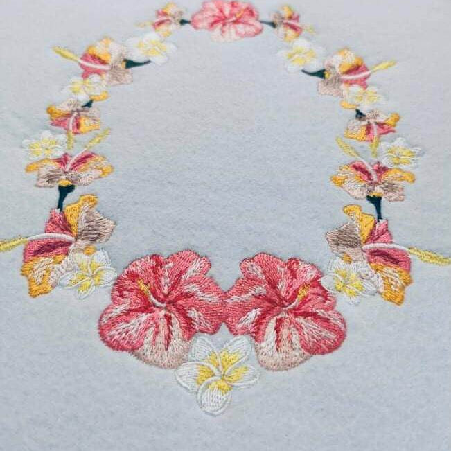 Blumenrahmen Stickdatei – Tropisches Blumenmotiv als verspielter Rahmen - Sewando