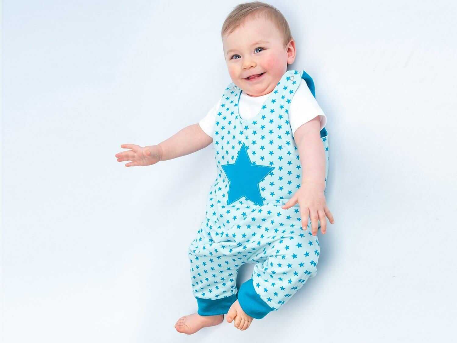 Baby Nähmuster Digitaler Download Neugeborenen Cardigan Strampler Set Bärenmütze Design Komplettes Schnittmuster Set Mehrere Größenoptionen Herz Stern Details PDF Format Sofortiger Zugriff DIY Baby Kleidung Anleitung Perfektes Handgemachtes Geschenk Unverzichtbar