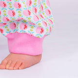 Digitales Baby Schnittmuster Download Haremhose Nähanleitung Mehrere Größenoptionen Neugeborene bis Kleinkind Design Einfache DIY Anleitung Elastischer Bund Detail Bündchen Knöchelstil Perfekte Handgemachte Geschenkidee Komplette Fotoanleitung Paket Handarbeitsprojekt
