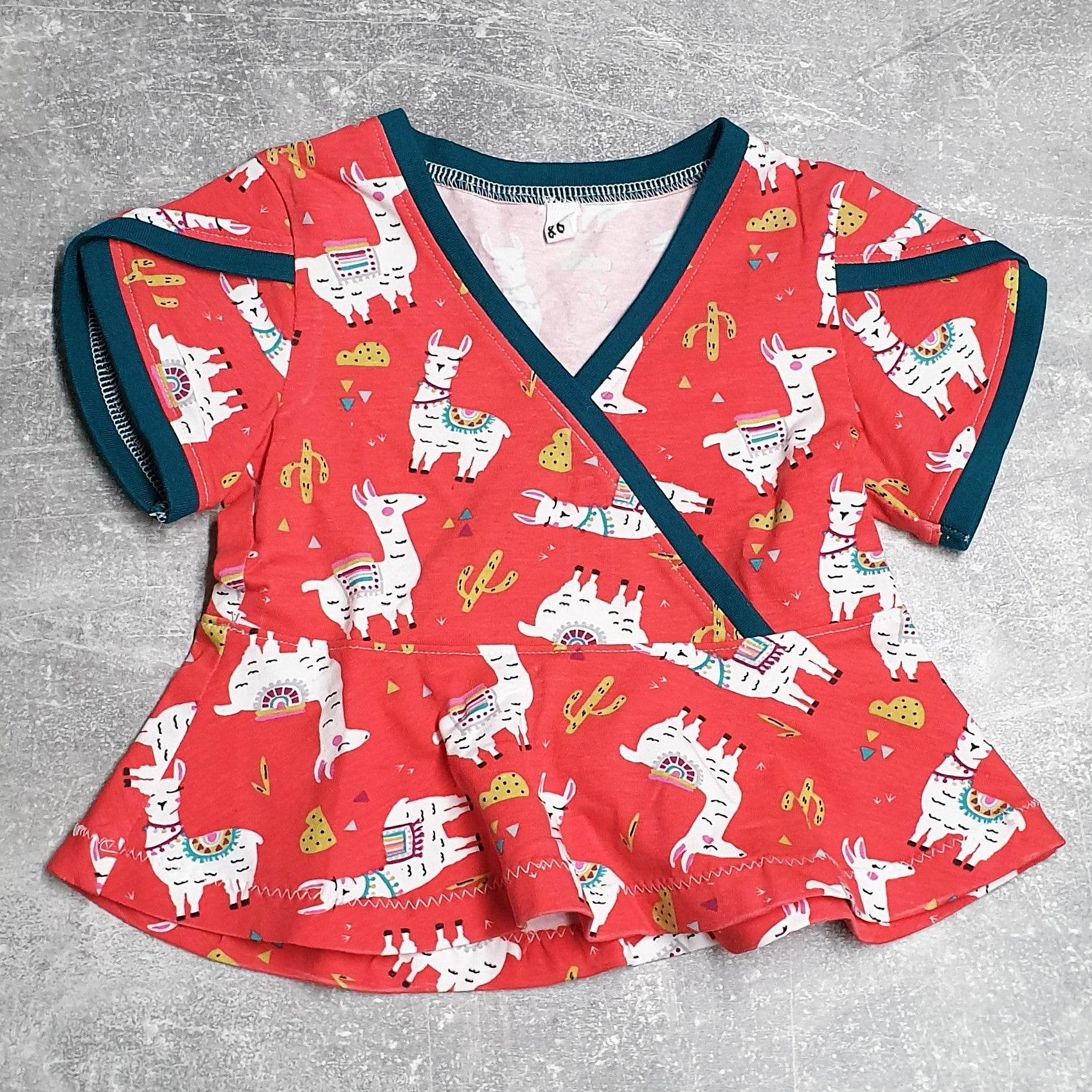 Schnittmuster Becca – Kinderkleid oder Shirt mit Wickeloptik aus Jersey Gr. 86-158 - Sewando