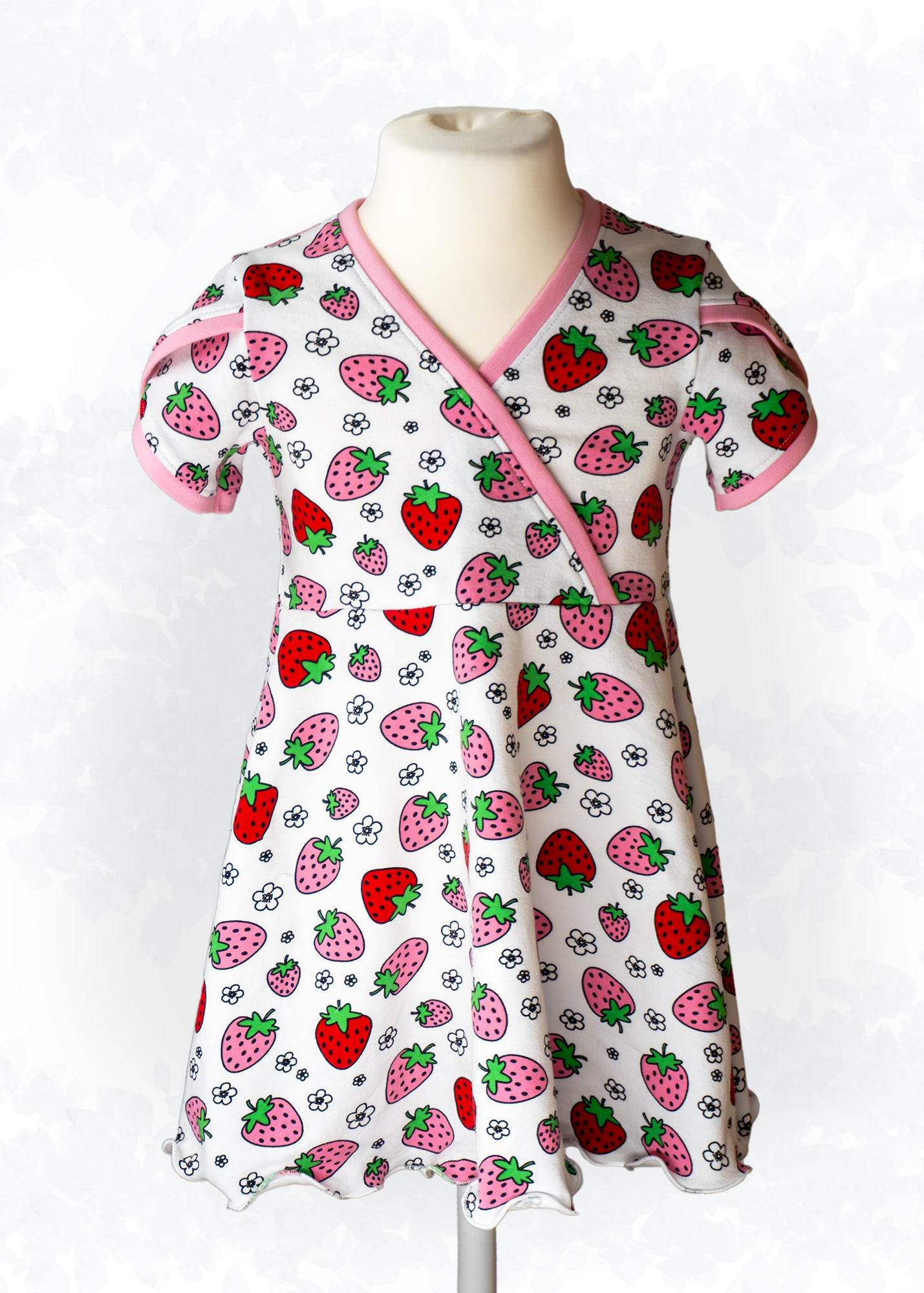 Schnittmuster Becca – Kinderkleid oder Shirt mit Wickeloptik aus Jersey Gr. 86-158 - Sewando