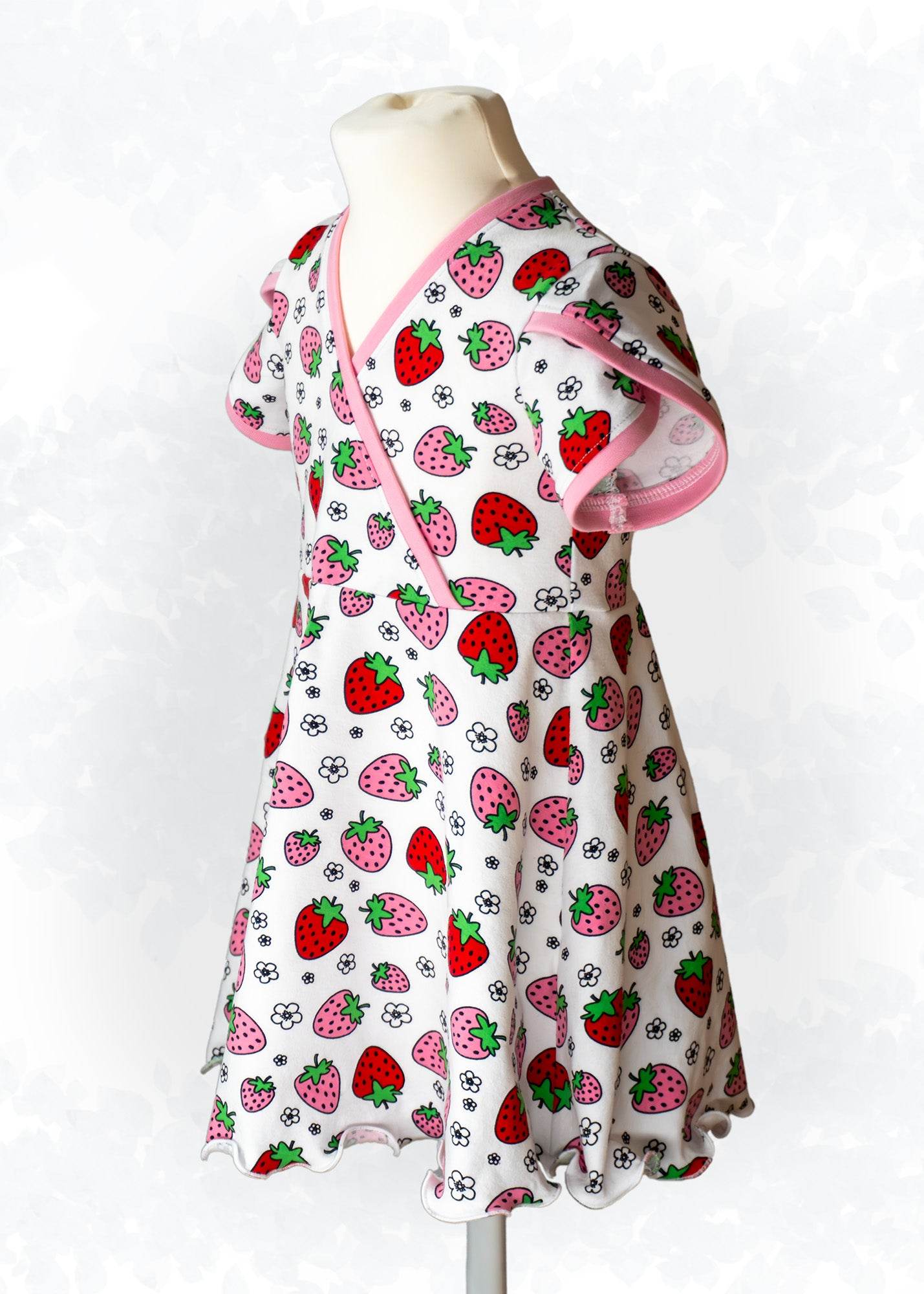 Schnittmuster Becca – Kinderkleid oder Shirt mit Wickeloptik aus Jersey Gr. 86-158 - Sewando