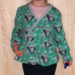 Schnittmuster Becca – Kinderkleid oder Shirt mit Wickeloptik aus Jersey Gr. 86-158 - Sewando
