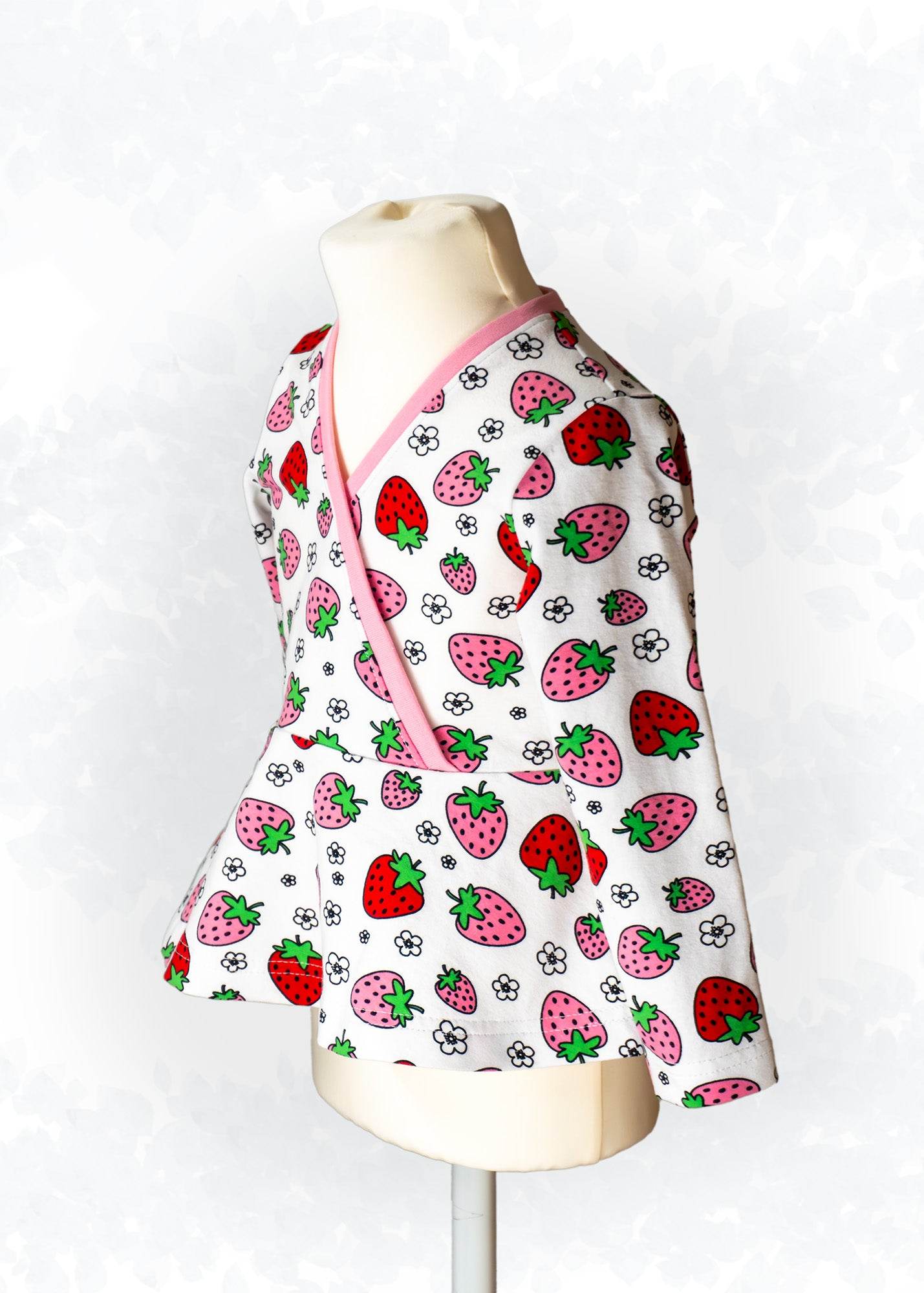 Schnittmuster Becca – Kinderkleid oder Shirt mit Wickeloptik aus Jersey Gr. 86-158 - Sewando