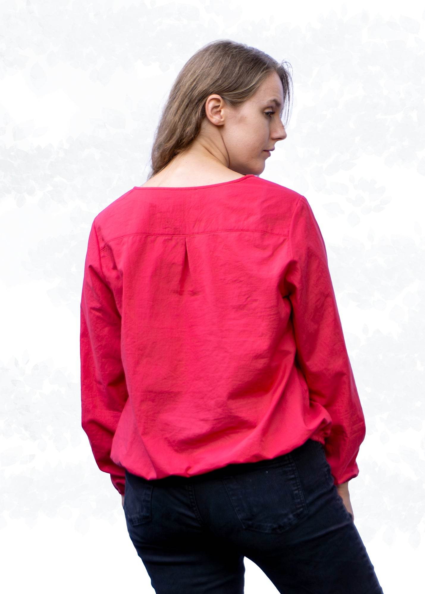 Schnittmuster Becky – Lockere Bluse mit Passe & Brustabnähern Gr. 34-50 / BU 80-116 - Sewando