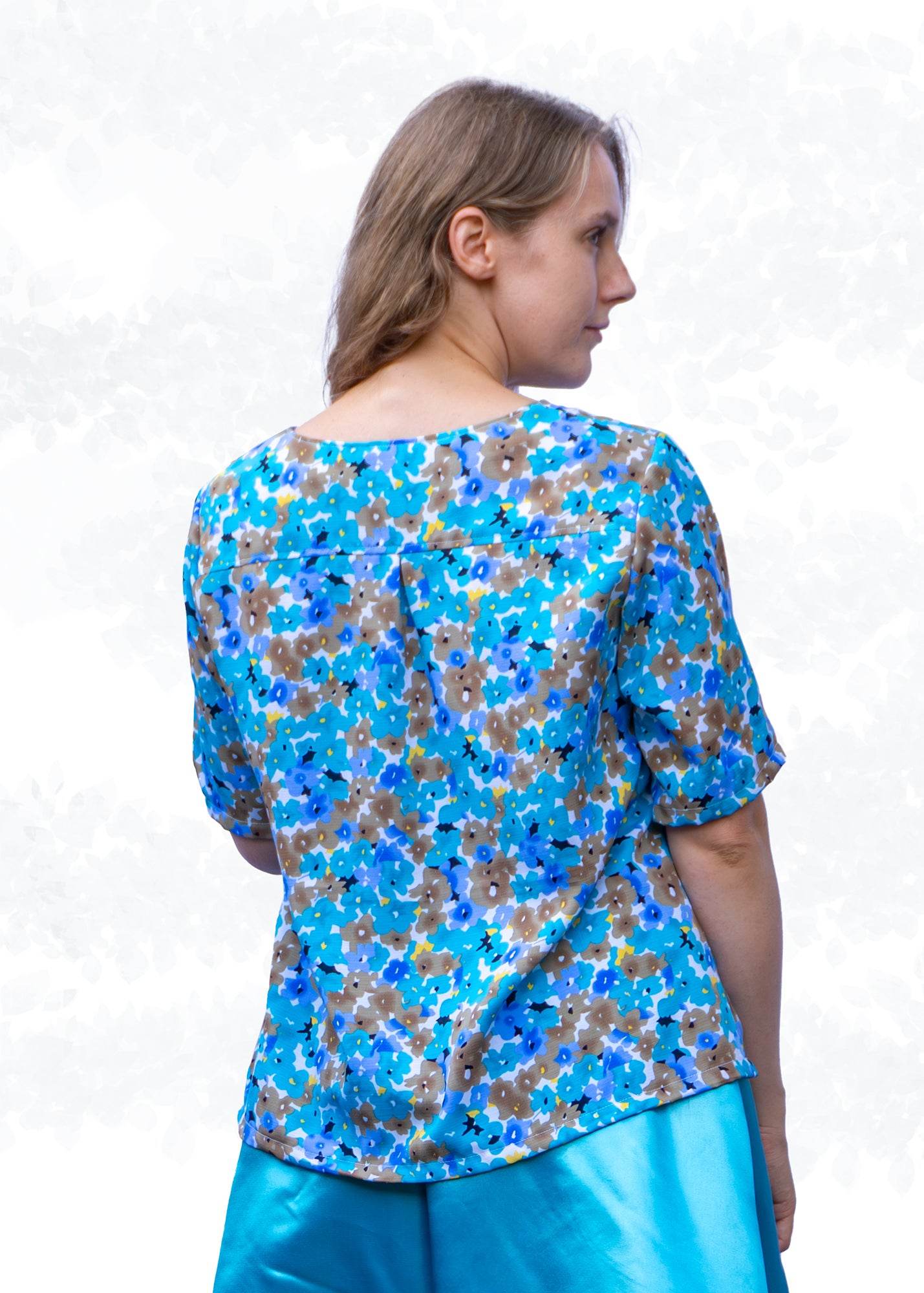 Schnittmuster Becky – Lockere Bluse mit Passe & Brustabnähern Gr. 34-50 / BU 80-116 - Sewando
