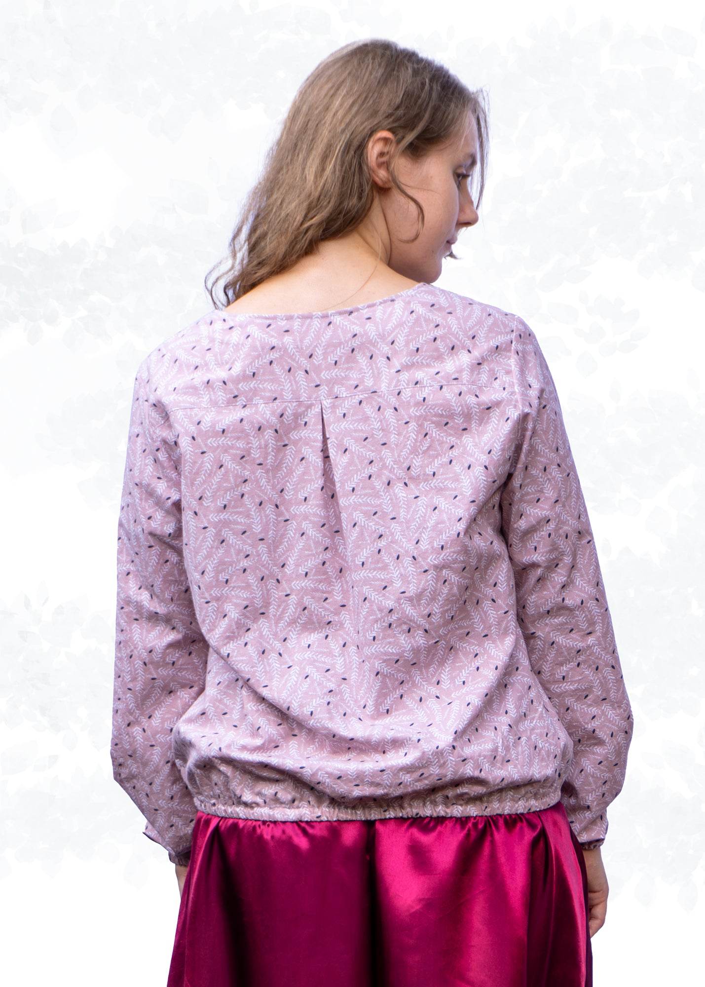 Schnittmuster Becky – Lockere Bluse mit Passe & Brustabnähern Gr. 34-50 / BU 80-116 - Sewando