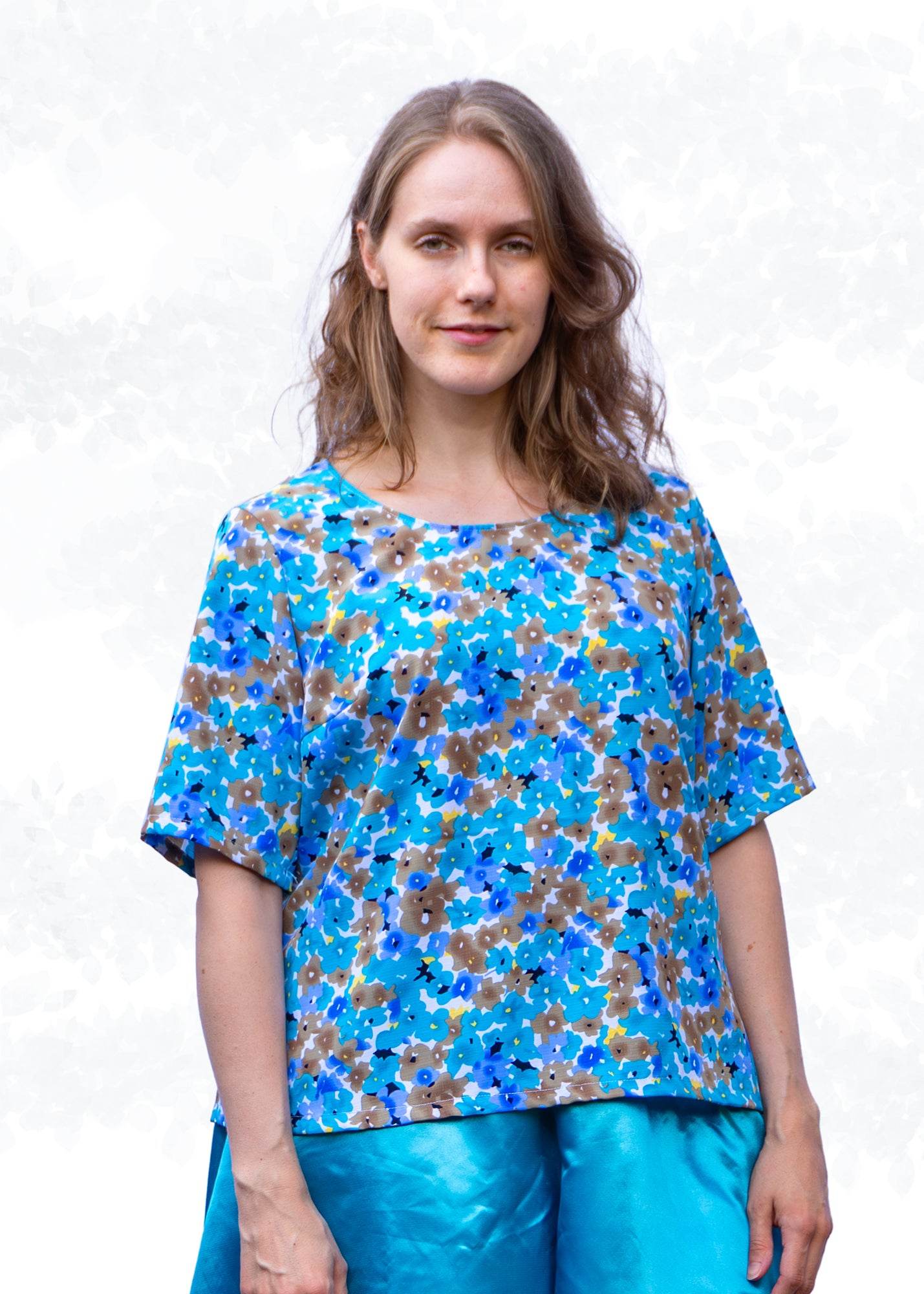 Schnittmuster Becky – Lockere Bluse mit Passe & Brustabnähern Gr. 34-50 / BU 80-116 - Sewando