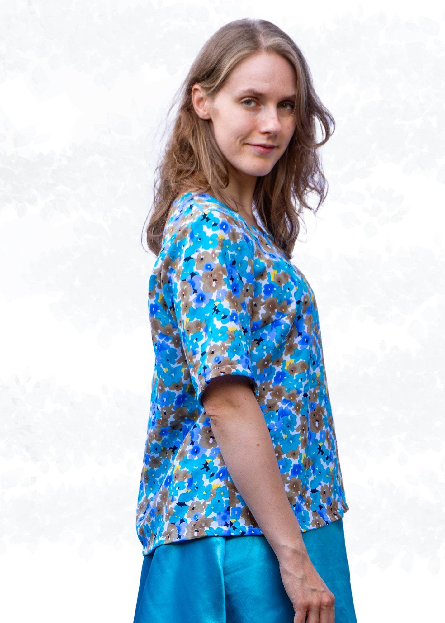 Schnittmuster Becky – Lockere Bluse mit Passe & Brustabnähern Gr. 34-50 / BU 80-116 - Sewando