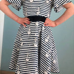 Schnittmuster Bella – Kinderkleid mit Taillenband & Flügelärmeln Gr. 86-158 - Sewando