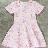Schnittmuster Bella – Kinderkleid mit Taillenband & Flügelärmeln Gr. 86-158 - Sewando