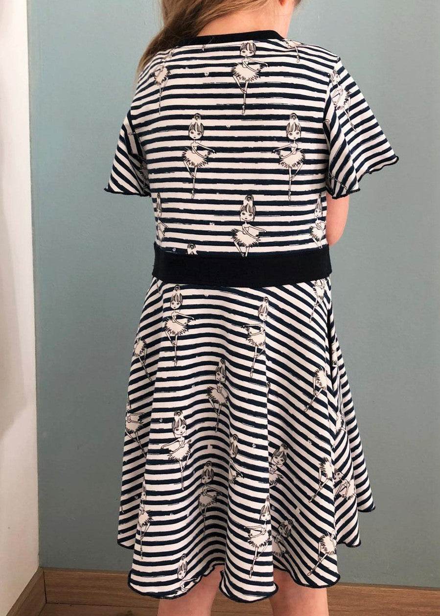 Schnittmuster Bella – Kinderkleid mit Taillenband & Flügelärmeln Gr. 86-158 - Sewando