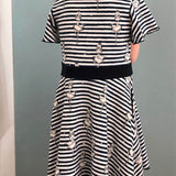 Schnittmuster Bella – Kinderkleid mit Taillenband & Flügelärmeln Gr. 86-158 - Sewando