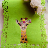 Giraffe Stickdatei, zierlicher Giraffenkopf mit Blumenkranz für deine Stickmaschine - Sewando