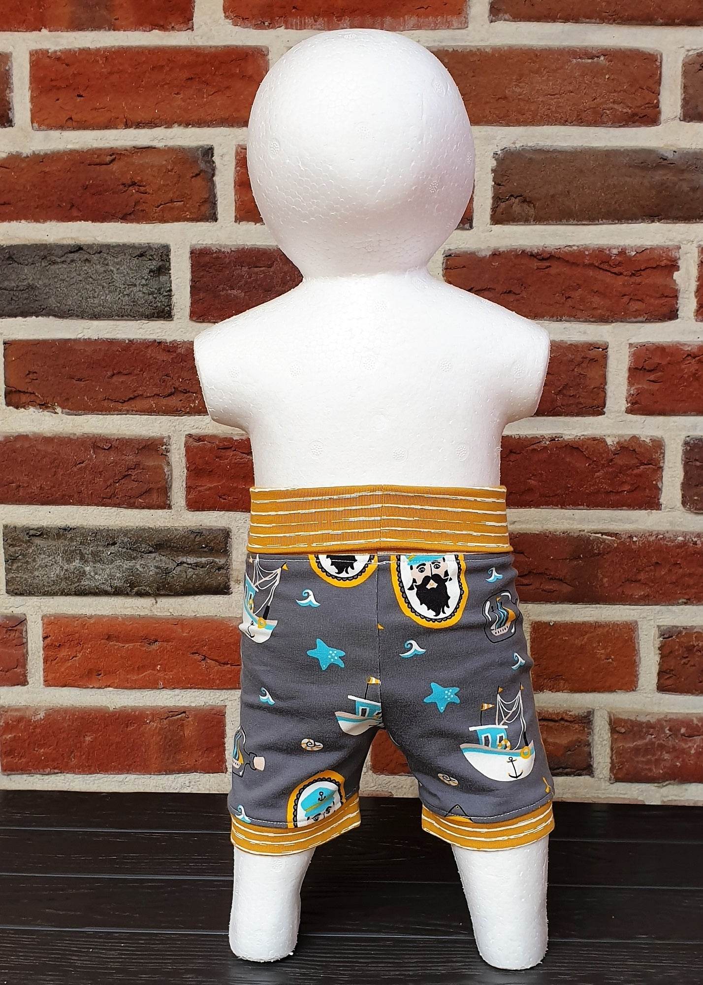 Bobby – Knieumspielende Babyshorts / Sommerhose Gr. 44-98 - Sewando