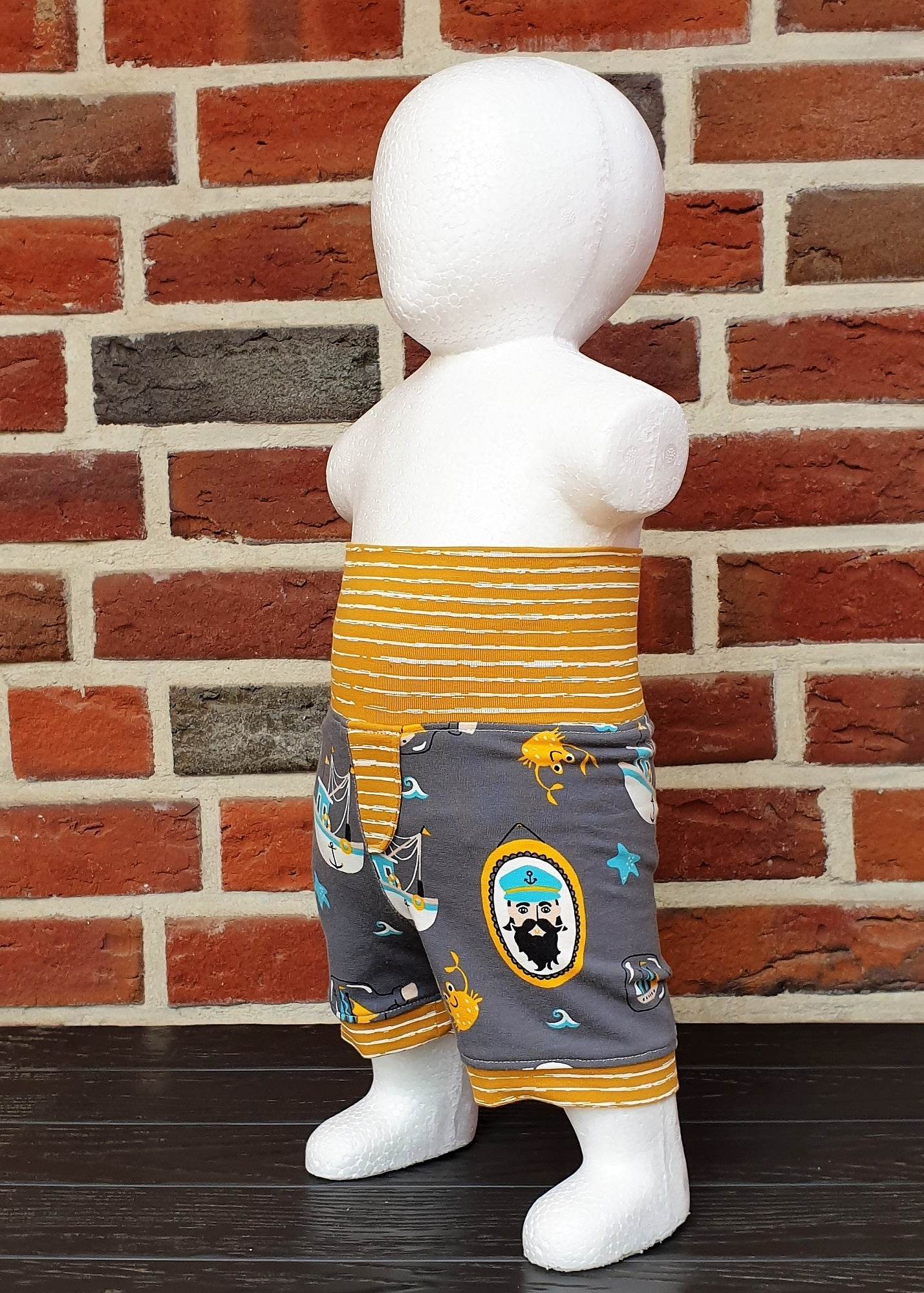 Bobby – Knieumspielende Babyshorts / Sommerhose Gr. 44-98 - Sewando