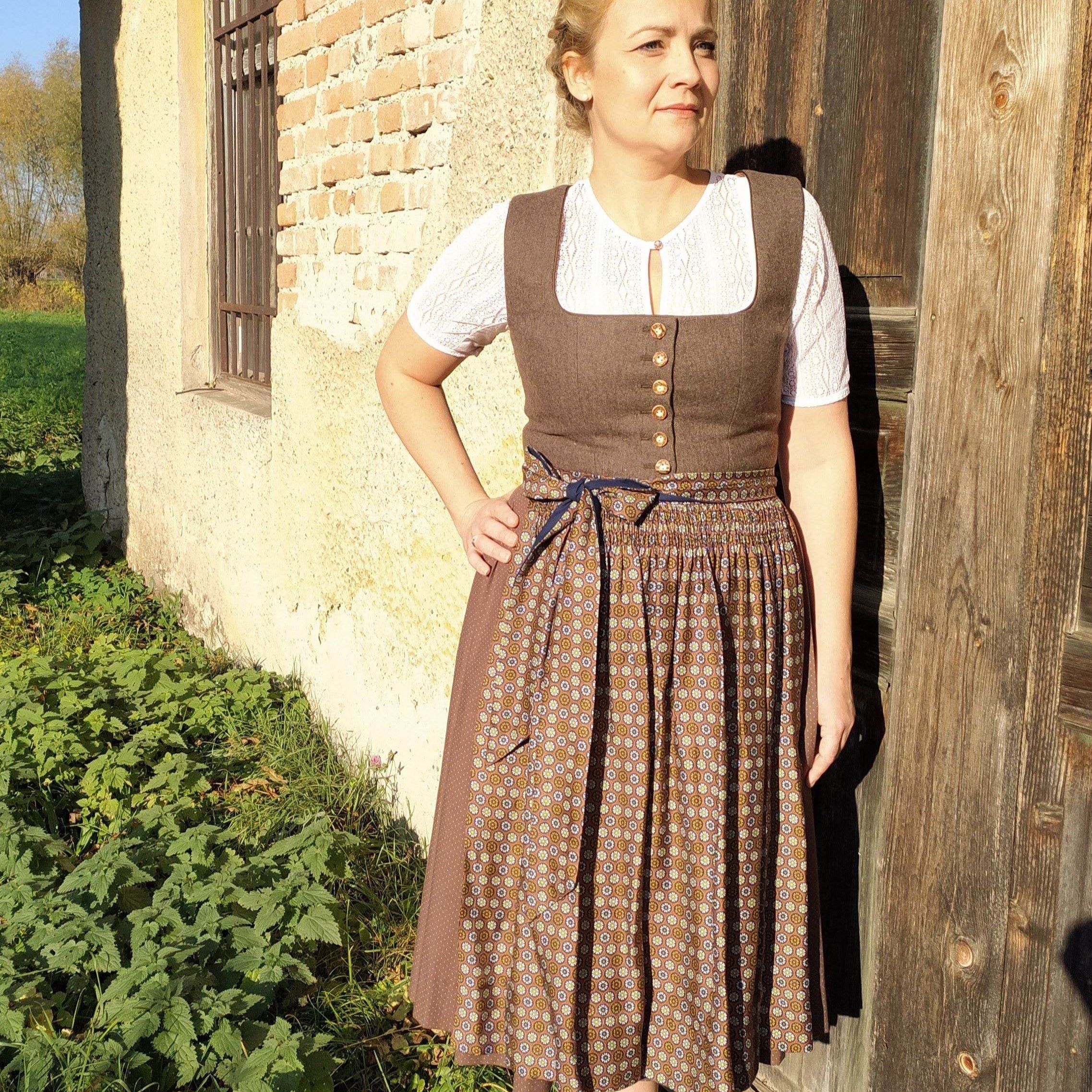 Schnittmuster Dirndl Conny Gr. 34-52 - Sewando