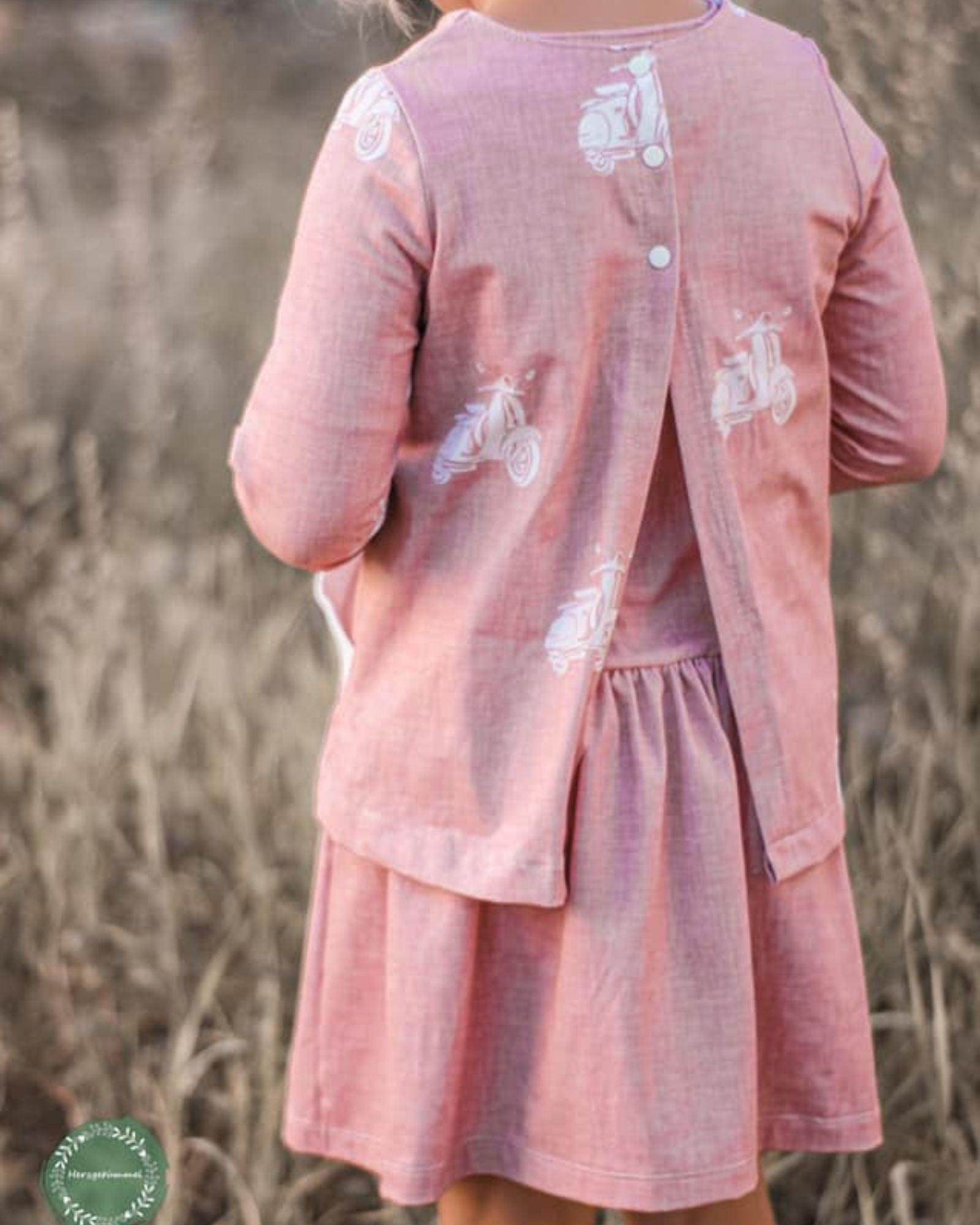 Cardigan Marie – Schnittmuster für Kinderjacke mit Rückenknopfleiste Gr. 86-146 - Sewando