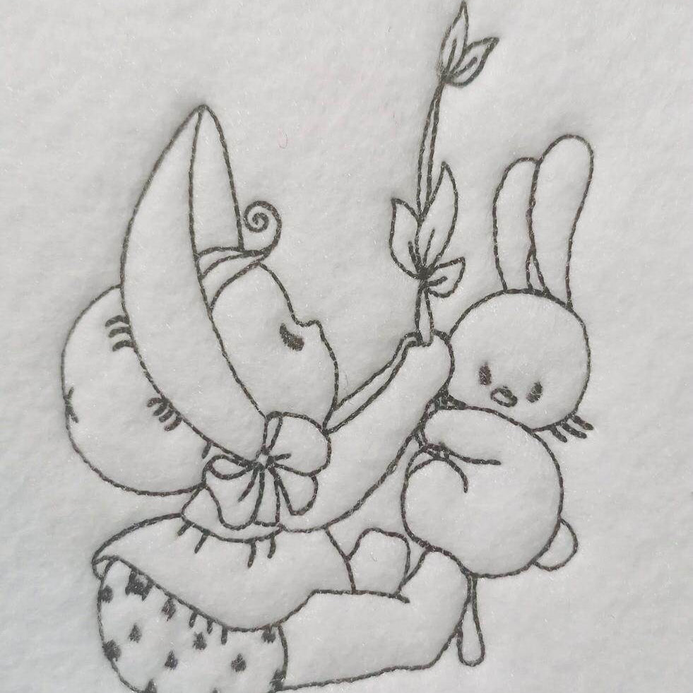 Baby mit Hase Stickdatei – nostalgisches Doodle-Motiv für Geburtsgeschenke und Kinderzimmer - Sewando