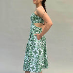 Sommerkleid mit Tunnelzug und Kellerfalten, luftiges Damenkleid mit Taschen, Trägern und gesmoktem Rücken - Sewando