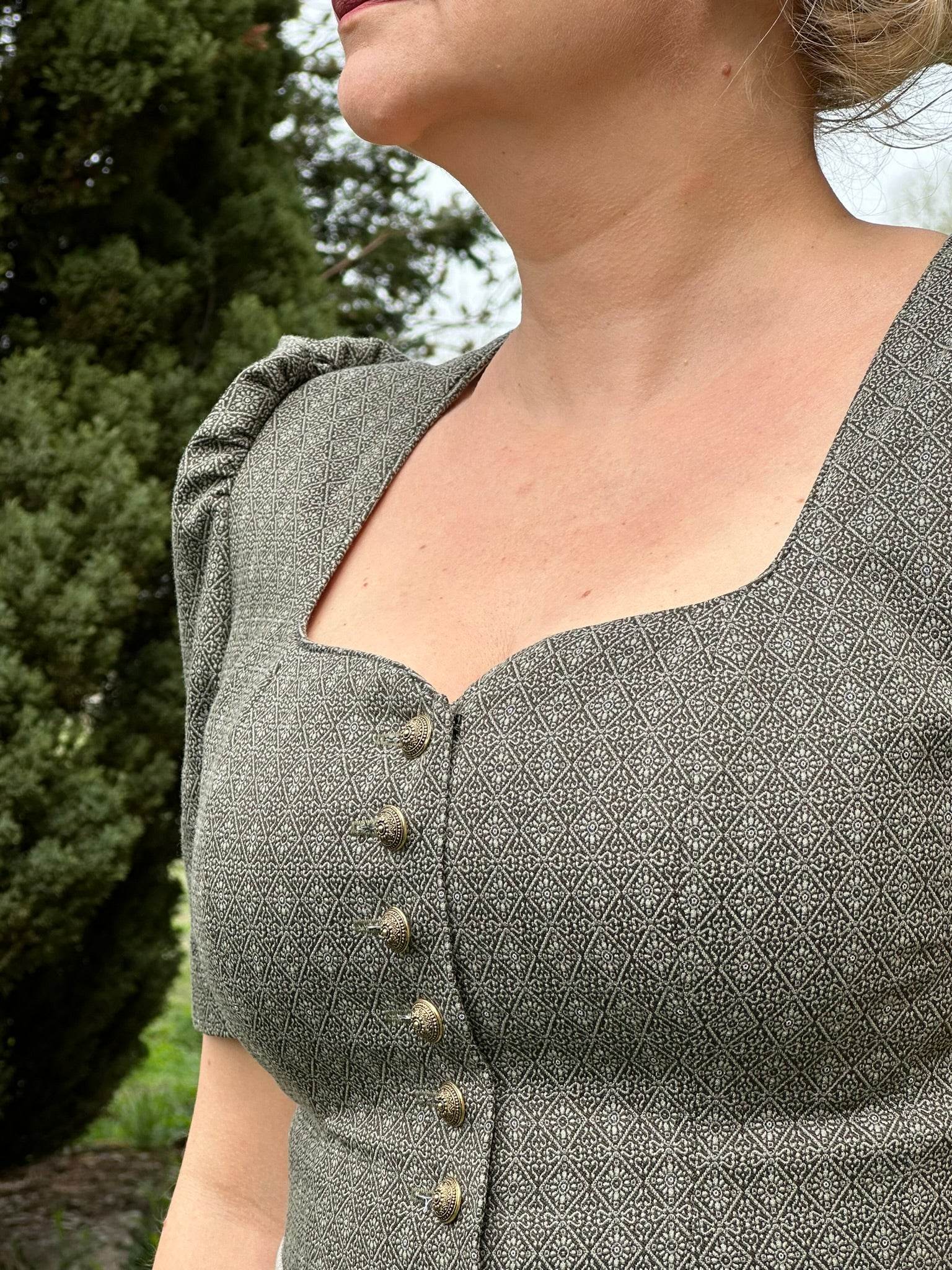 Schnittmuster Dirndl Sophie mit Herzausschnitt und Ärmel Gr. 34-52 : - Sewando