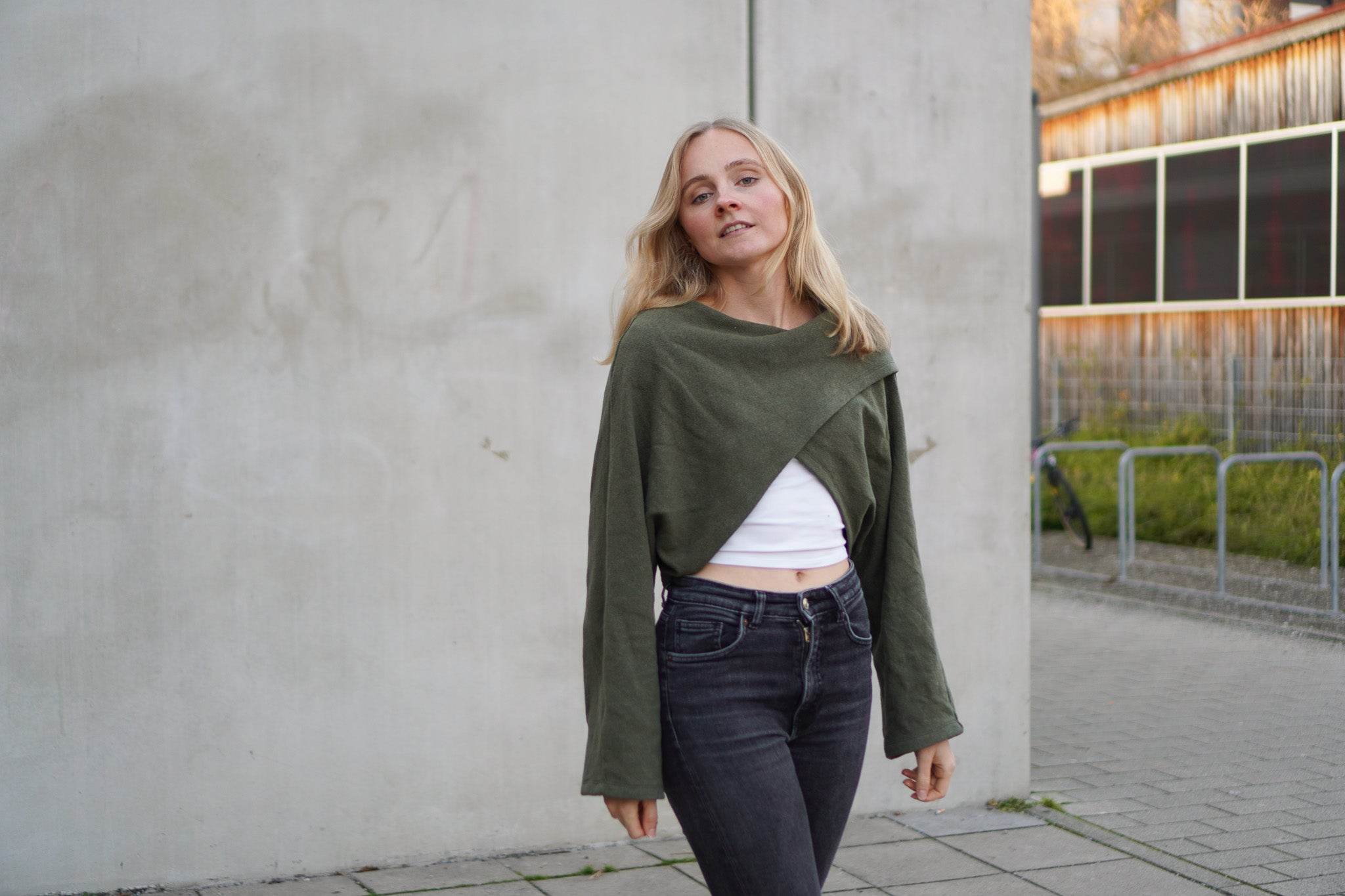 Schnittmuster Kurzer überkreuzter Pulli NORA - Gr. 32 - 46 - Sewando