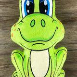 ITH Plüschtier „Frosch Oskar“ | Für 16x26 Rahmen | In-the-Hoop Plushie | Stickdatei | Embroidery Design | alle Formate | Sofort-Download